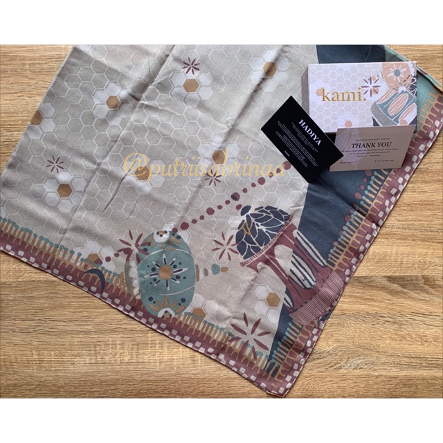 Kami Hadiya scarf