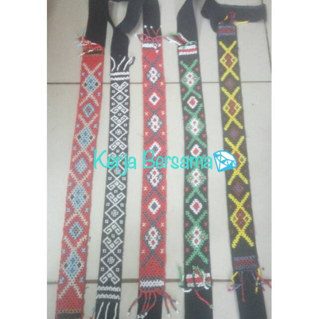 Ikat kepala atau hiasan kepala manik dayak