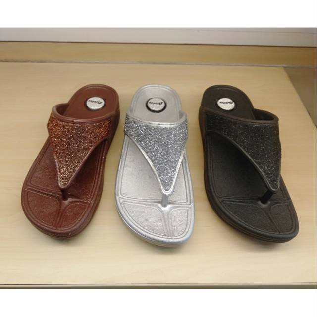 Sandal Wanita Bata Pata Pata  bahan karet silver,coklat dan hitam empuk dan nyaman