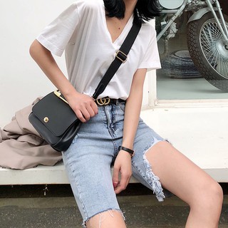 Celana Pendek Model High Waist Desain Lubang Bahan Denim Celana Pendek Model High Waist Desain Lubang Bahan Denim