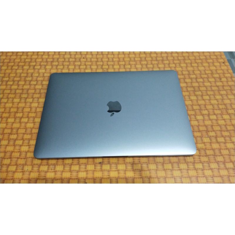 OBRAL MACBOOK PRO RETINA 13 IN 2017(TWO THURDRED PORT)RAM16 SDD 256 CORE I5 MULUS WARNA GREYY