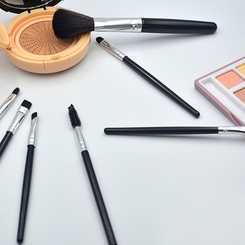 7pcs / Set Brush Foundation / Blush On / Concealer / Eyeshadow Dengan Bulu Lembut Warna Hitam