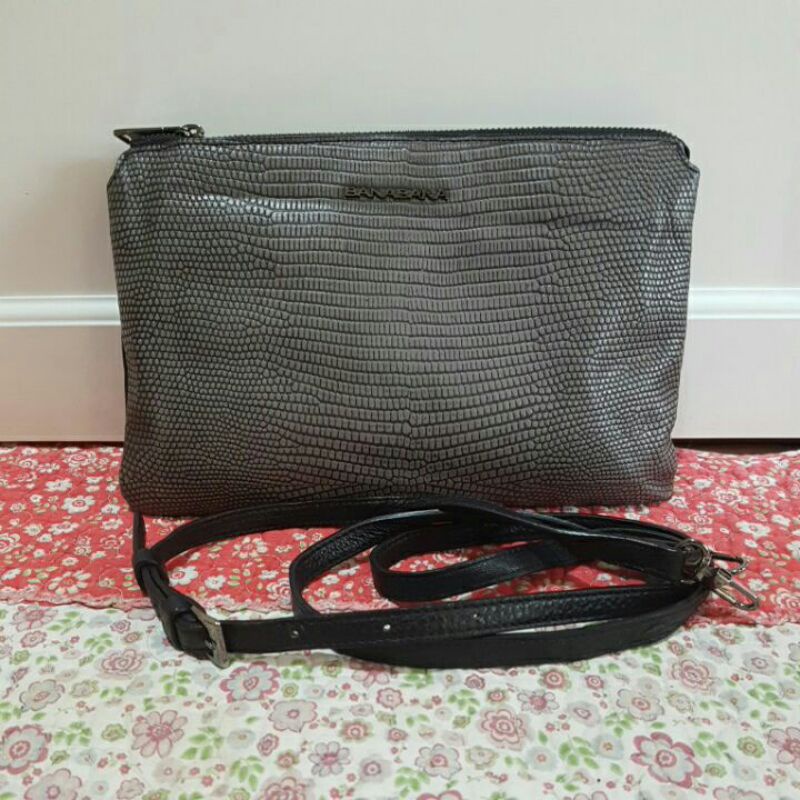 Preloved sling bag kulit abu mix hitam Bana Bana & Saera rantai