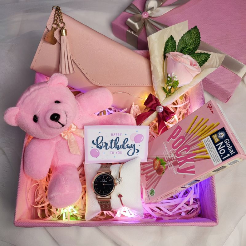 

kado hadiah untuk pacar