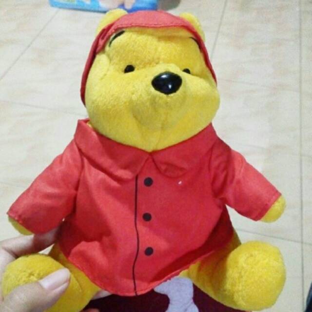 Boneka plushdoll import original Mcdonald Winnie the Pooh Jas Hujan