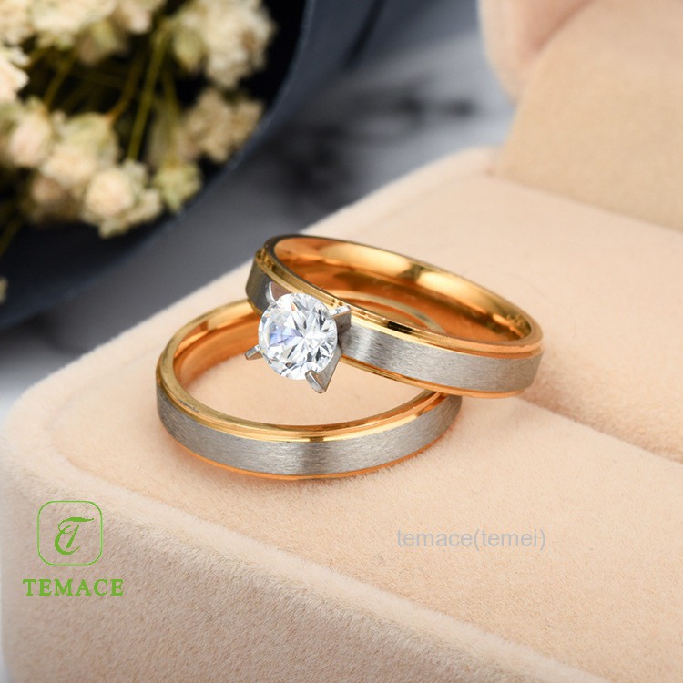 Cincin Titanium Wanita Pria Emas Warna Gold Anti Karat