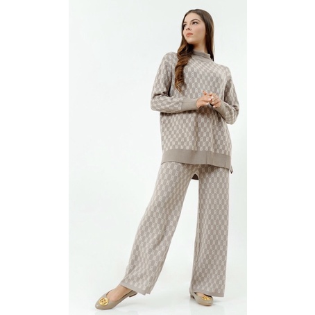 SIGNATURE COMFY SET TAUPE (SWEATER & PANTS) by Benang Jarum
