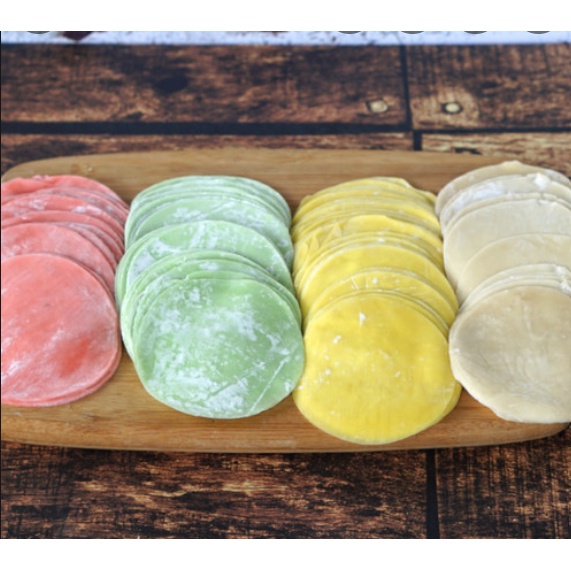 

KULIT DIMSUM SIOMAY GYOZA HALAL WARNA 10CM ISI 50 LEMBAR