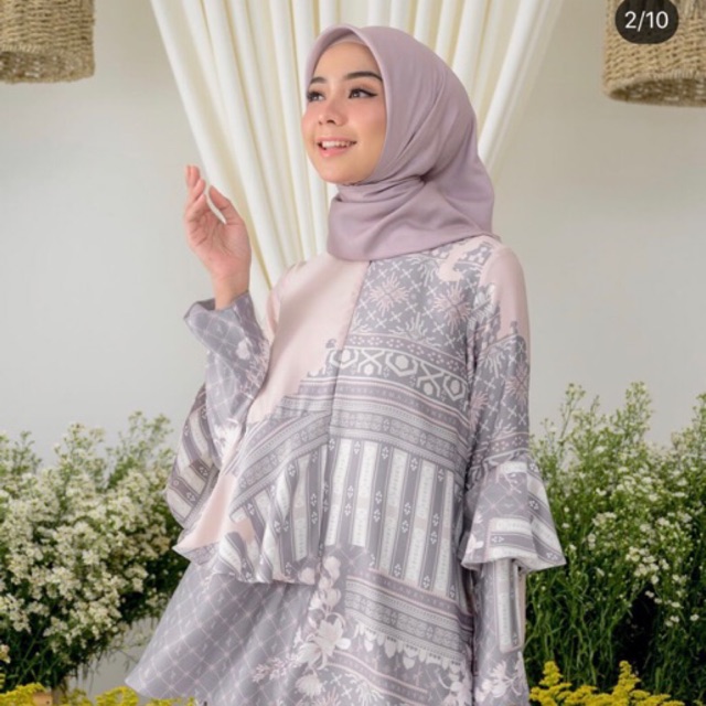 Jeumpa Blouse Wearing Klamby