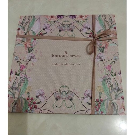 BOOKED Mimi Andre - NADA SCARF FIS VOAL REGULER BUTTONSCARVES