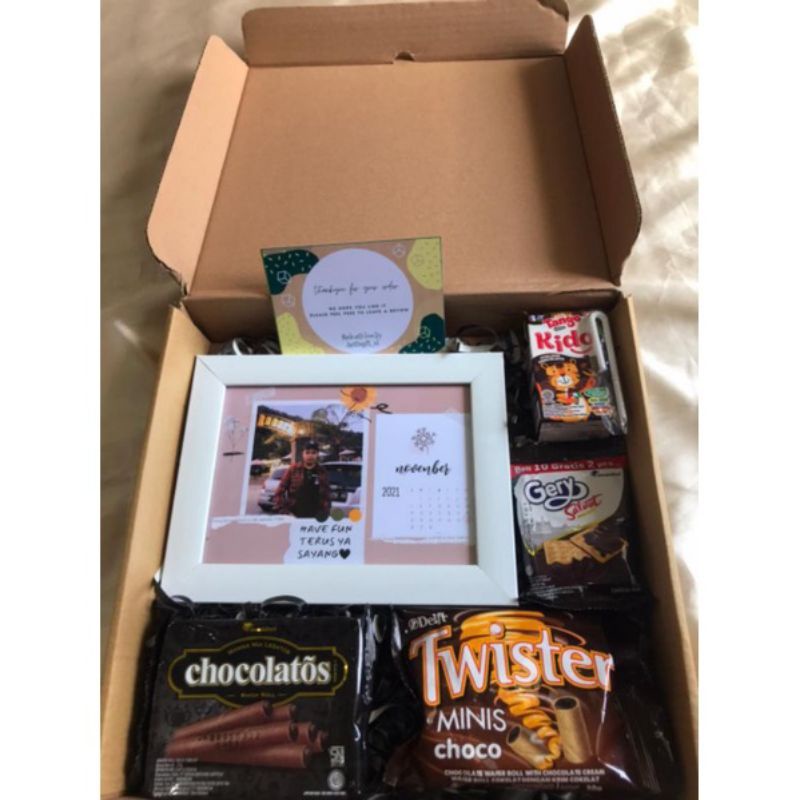 

GIFT FRAME KADO ANNIV BOX AESTHETIC