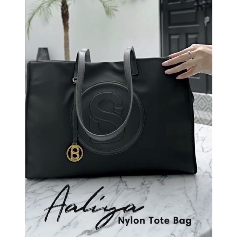 Aaliya nylon tote bag buttonscarves