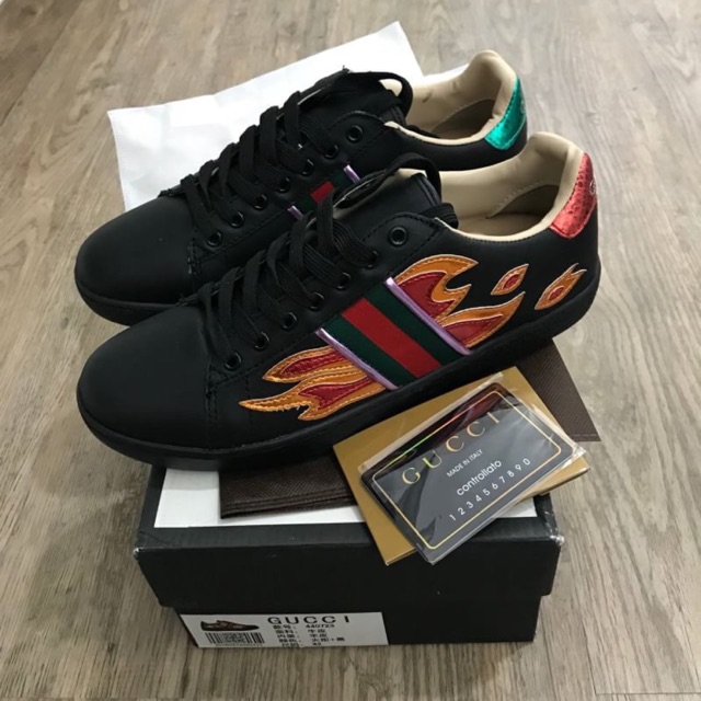 SEPATU GUCCI ACE SNEAKERS FLAME PK ( BNIB )