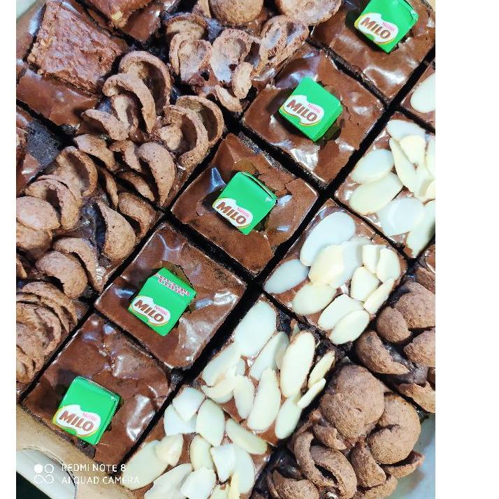 

BISA COD ✔️Brownies Bella Brownies FUDGY Panggang Sekat Premium topping Silverqueen Almond Milo Cococrunch II HAMPERS LEBARAN 2022|KD2
