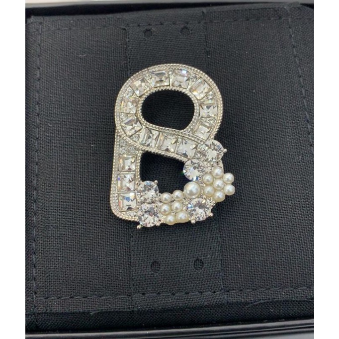 Buttonscarves Alphabet Brooch