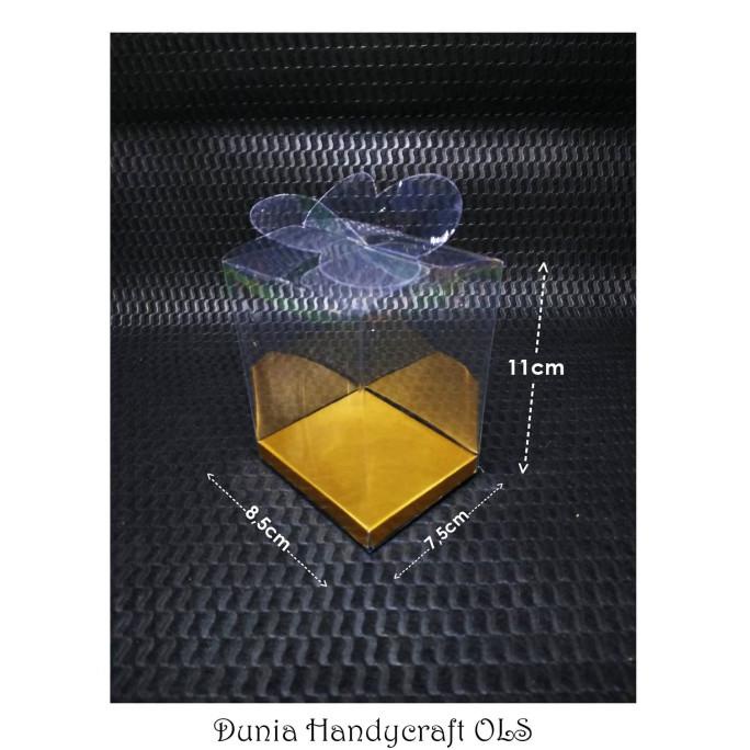 

Mika CL BARU 8,5 x 7,5 x 11 Kotak Mika Souvenir Pernikahan Acara duniahand1