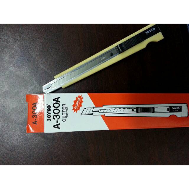 

kertas-pemotong- cutter kecil autolock joyko a300 -pemotong-kertas.