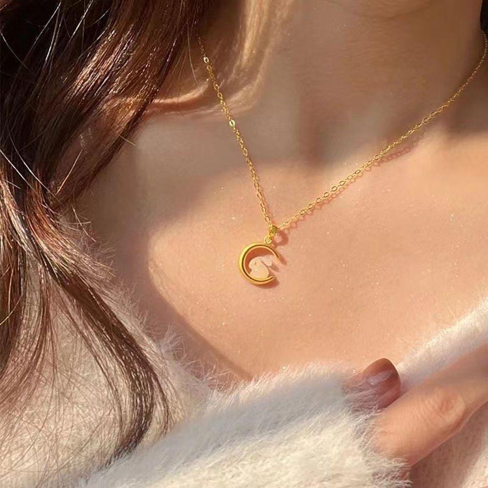 Mxbeauty Kalung Wanita Temperamen Elegan Desain Niche Bulan Giok Kelinci Berlapis Emas Peri Necklace