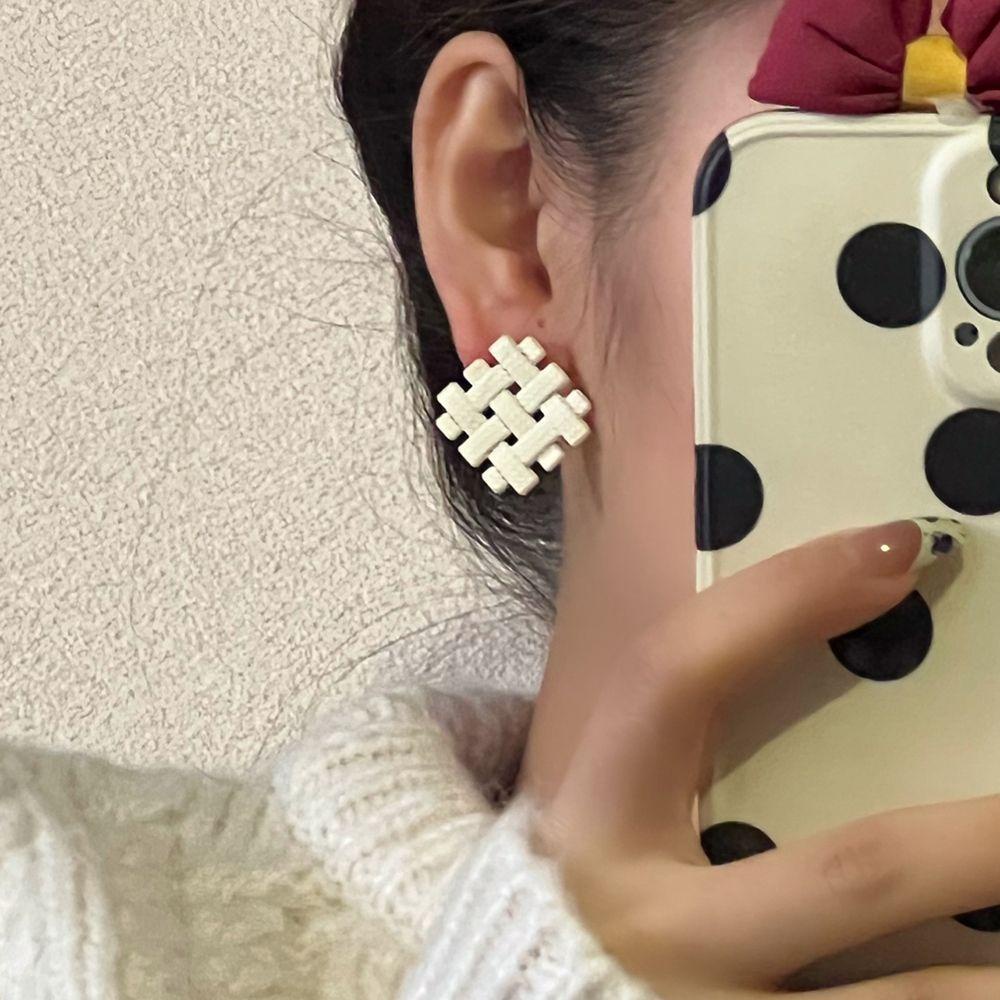 Mxbeauty Anting Gaya Korea Retro Vintage Elegan Geometris Logam Persegi Fashion Perhiasan