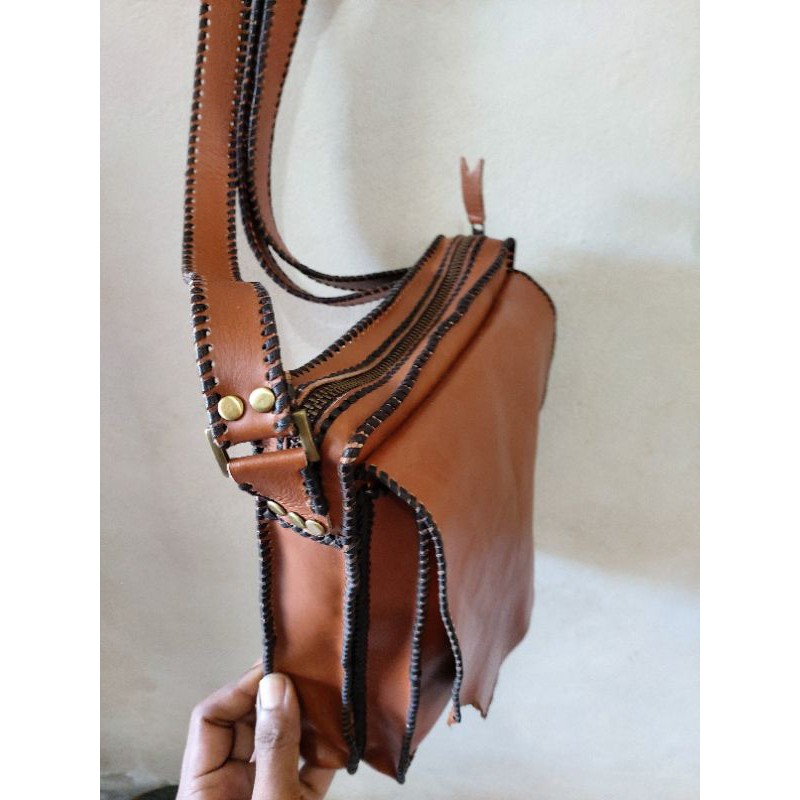tas kulit sapi pria indian, selempangan dark brown
