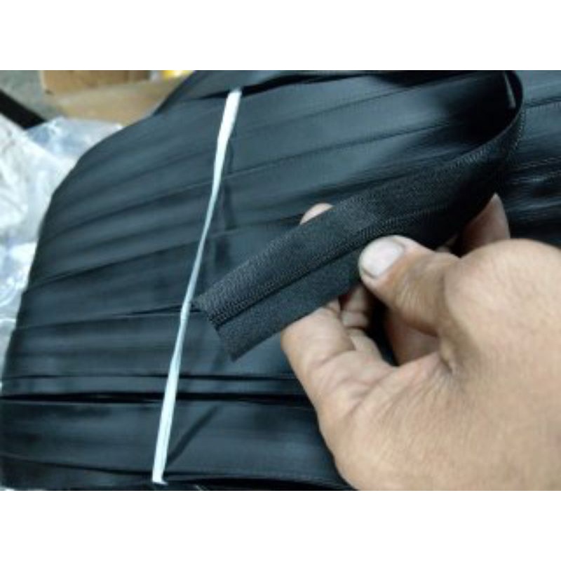 Resleting waterproof (1 meter) hitam, Free 2 kepala resleting setiap 1 meter.