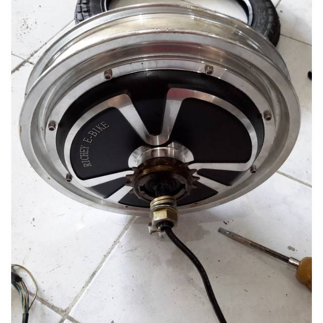 dinamo-hub-motor-sepeda-listrik-350w-36v-velg-r10dinamo-hub-motor-sepeda-listrik-350w-36v-velg-r10 d