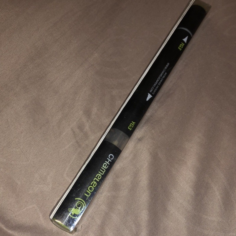 

chameleon pen brush art YK3