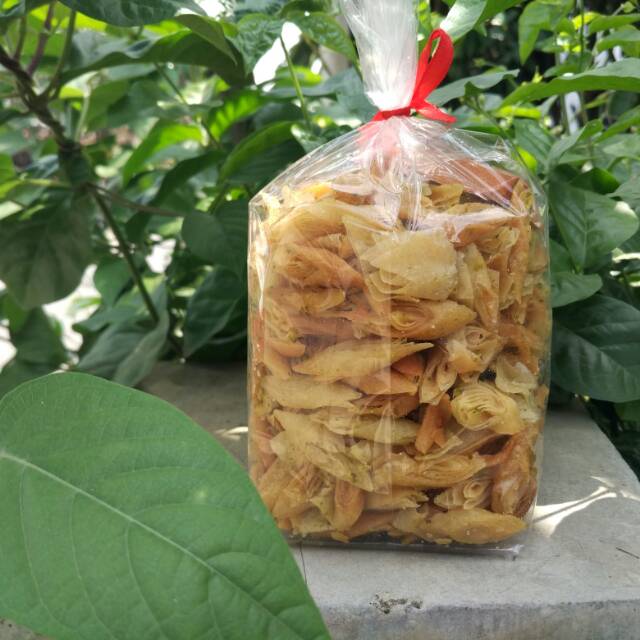 

Kripik lumring ( lumpia kering )