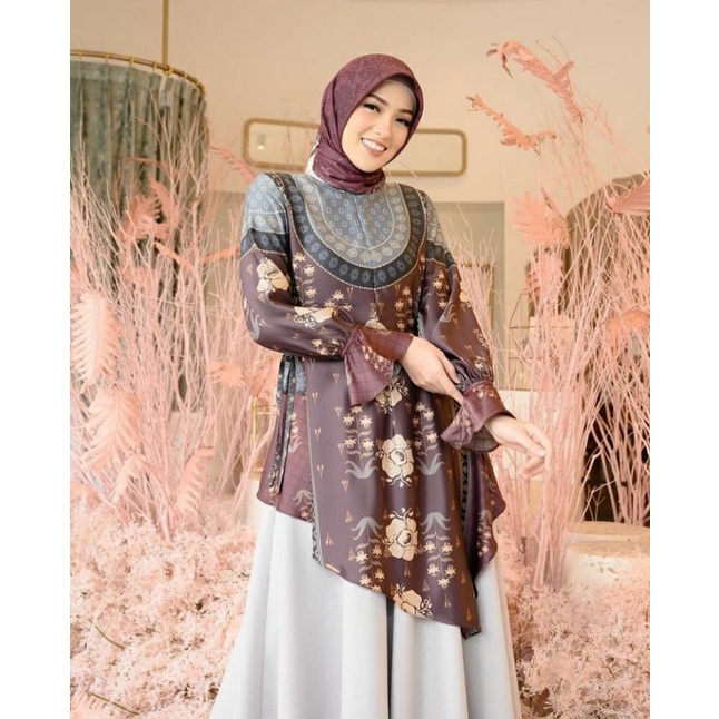 WearingKlamby Rafflesia Blouse Color Red Velvet Size M