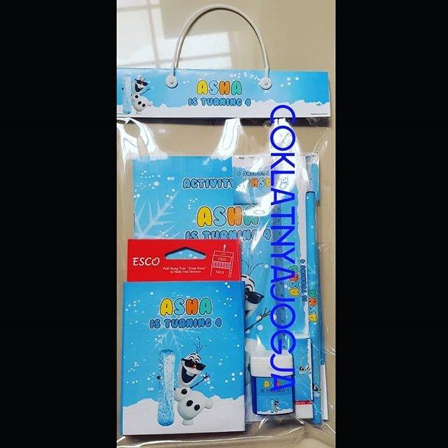 

(Preorder 13hari, MIN.order 12 set) Birthday Souvenir Goodie Bag Isi Buku, Alat Tulis dan Pensil Warna Box Tema Olaf Frozen