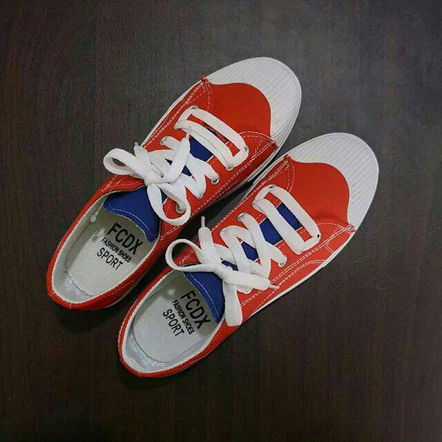 Jual Sepatu Sneakers Warna Merah | Shopee Indonesia