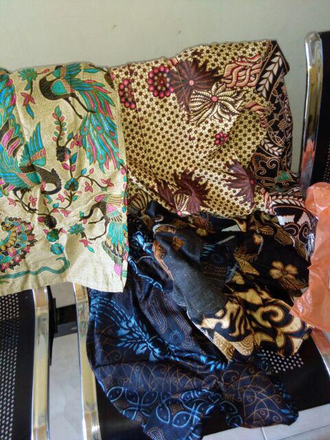 Motif Random - Kemeja Batik Hem Pendek Pria Kerja Kantor Kondangan Seragam Flash Sale Murah
