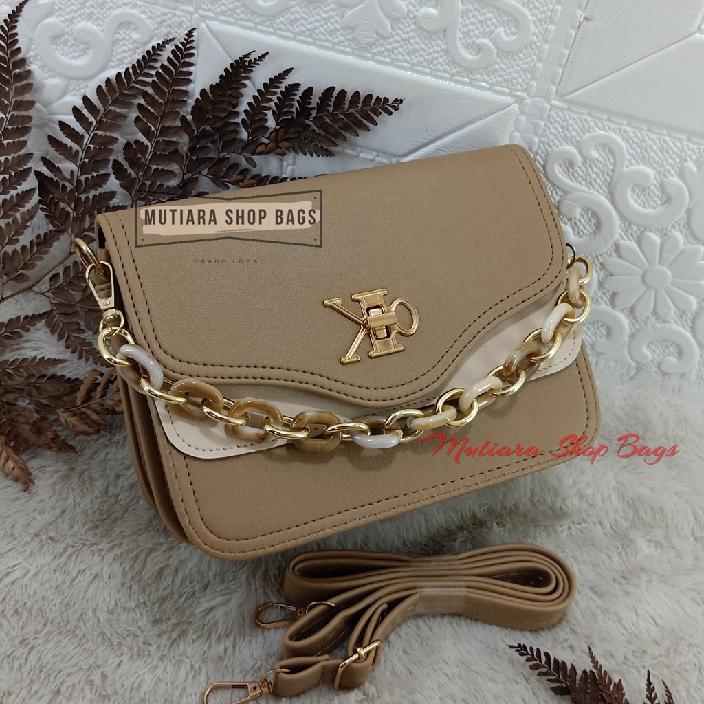 New Arrival!!! Tas Selempang Fashion Wanita Kunci Putar oK Kekinian Free Tali Rantai Giok Import Uk.16X22cm (Tali Rantai Sesuai Stok Yang Ada Tidak Bisa Sesuai Gambar)