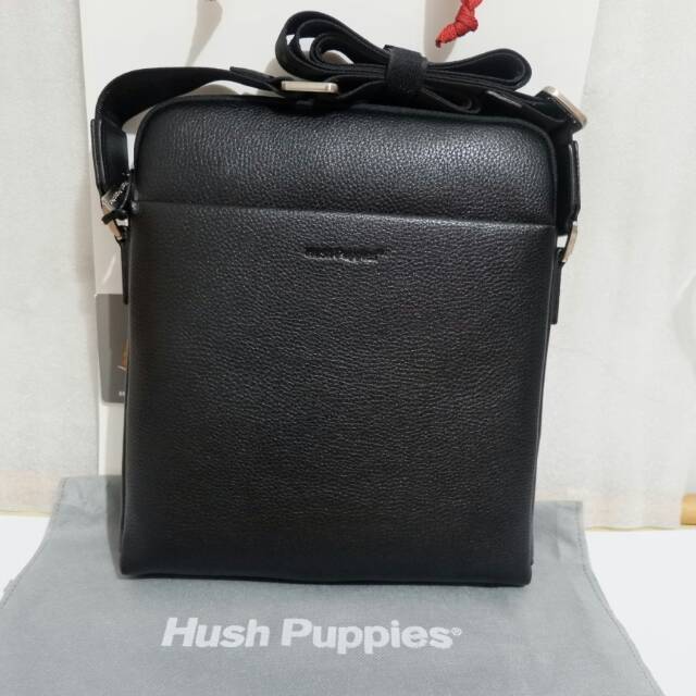TAS SLING BAG PRIA HUSH PUPPIES ORIGINAL COUNTER TEKSTUR KULITNYA OKR KODE THP06 HITAM