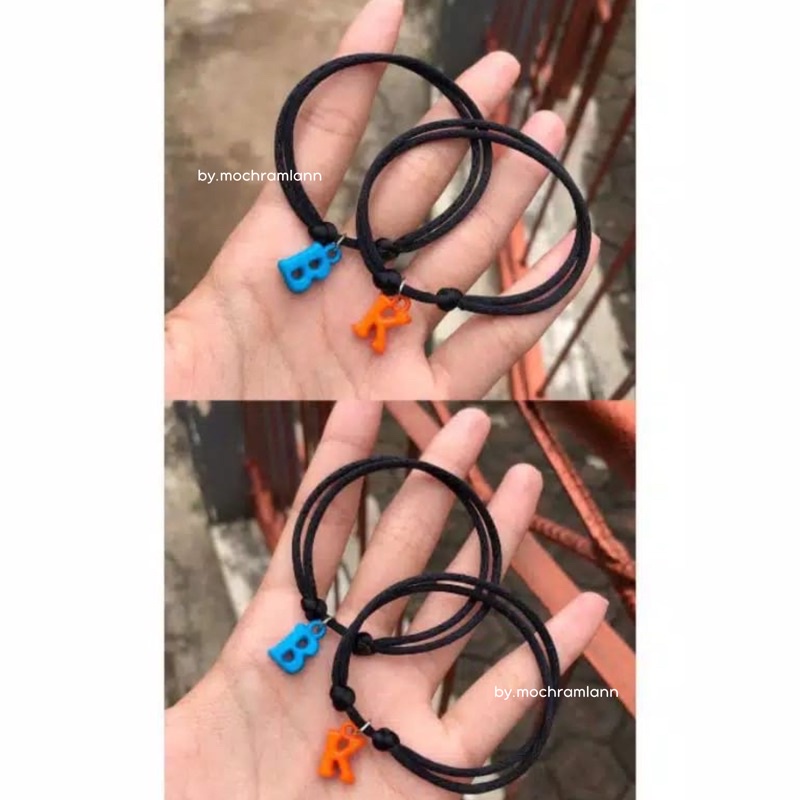 gelang charm inisial gantung / gelang huruf mote A-Z ( warna huruf random )