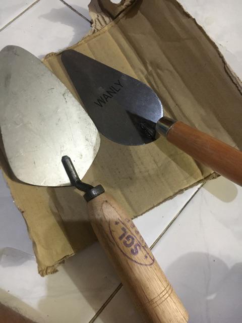 Sendok Semen Tanah Kebun Kecil Lancip Gagang Kayu