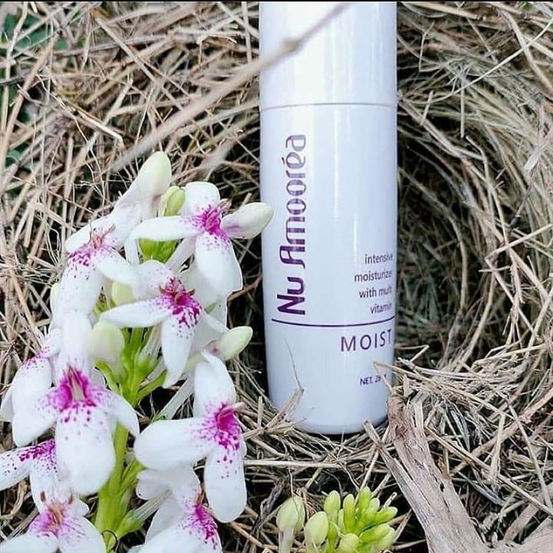 MOIST NU AMOOREA/NU AMOOREA MOIST/PELEMBAB NU AMOOREA MOIST