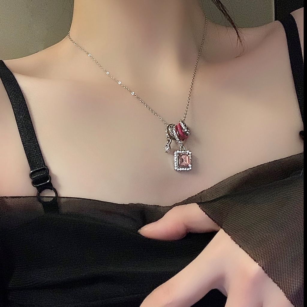 Kalung Rantai Dengan Liontin Kubus Zircon Mewah Untuk Wanita