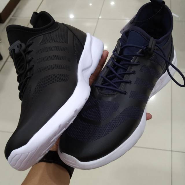 Sepatu pria Jackson