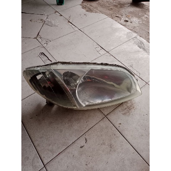lampu depan Vios 2004 kanan