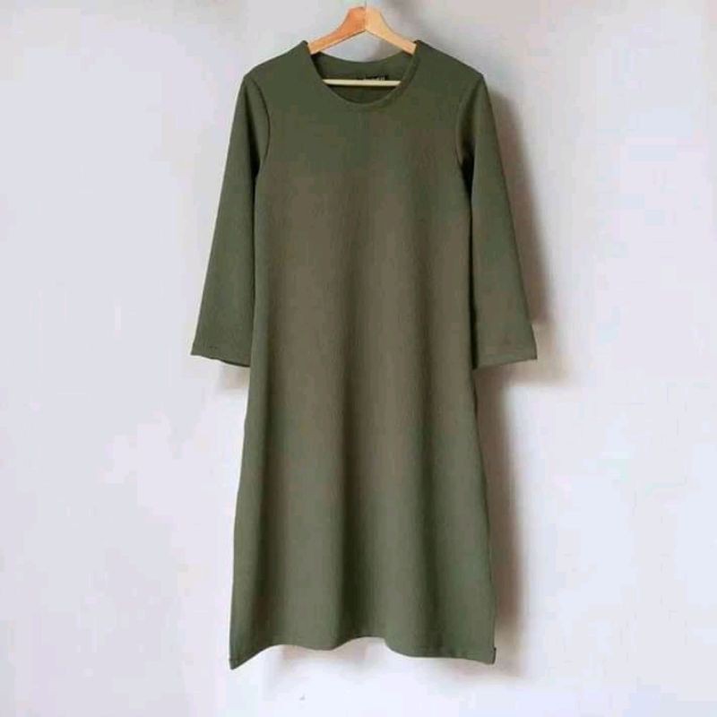 Tunik Zelda Bylea/ Tunik Polos Belah Pinggir/ Tunik Simple Moscrepe Premium