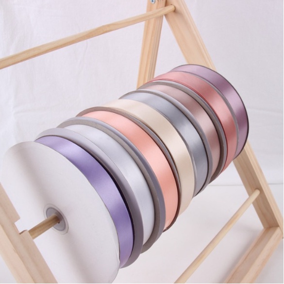 

Pita Satin Import Premium 2.5 cm (harga per meter)