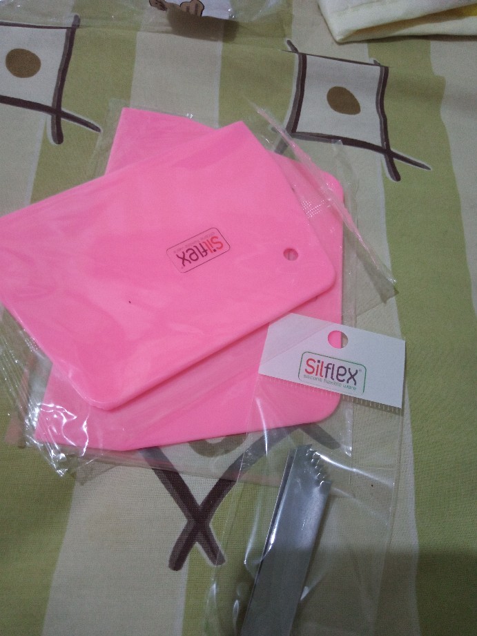 Scrapper Trapezium Perata Adonan Kue