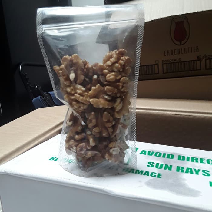 

Grosir light walnut mentah REPACK 150gram Promo