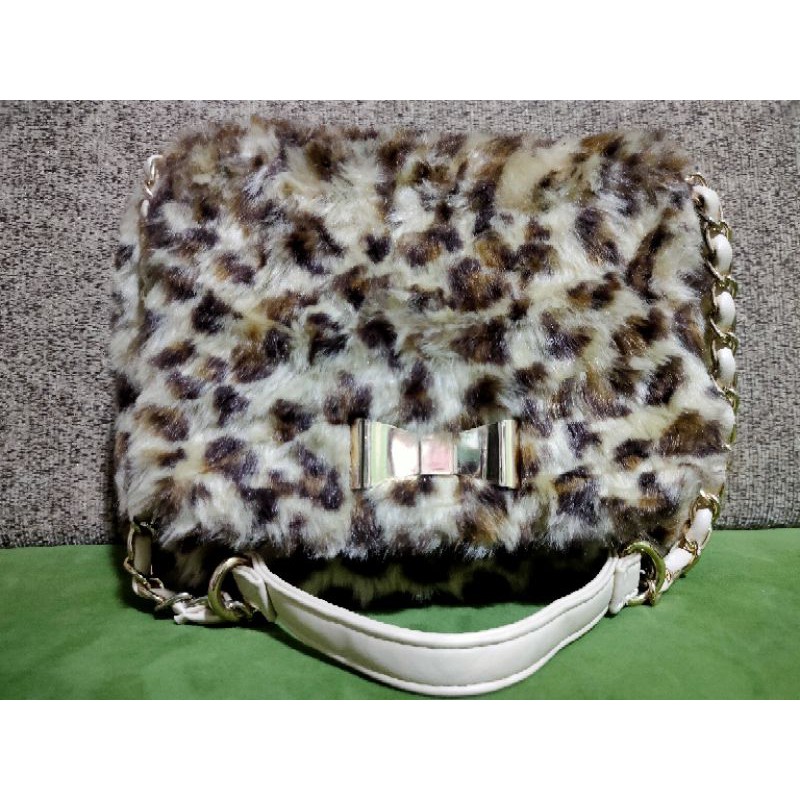 Tas Bulu Motif Macan / Leopard