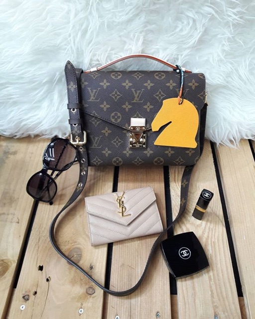 LV pochette Metis monogram