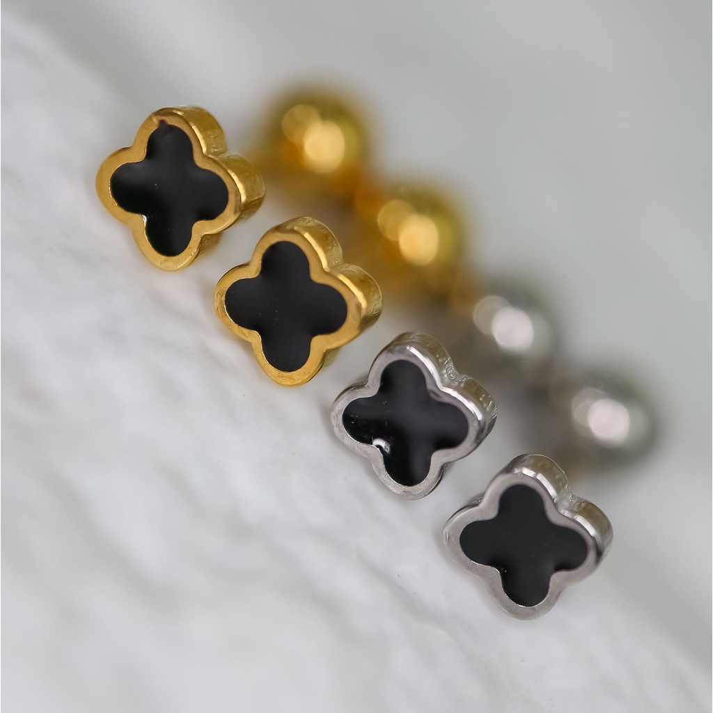 Anting baut clover titanium korea anti karat - ercassia