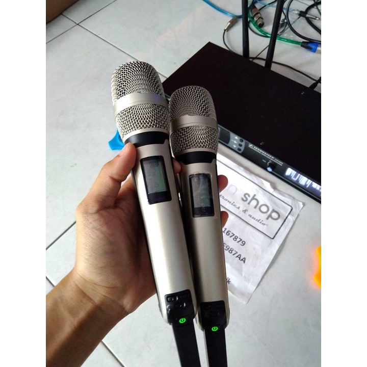 Mic Wireless Sennheiser SKM8000 SKM 8000 UHF 2 Mic Genggam 4 Antena Bisa Ganti Frekuensi GOLD