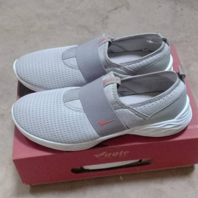 Sepatu sport eagle