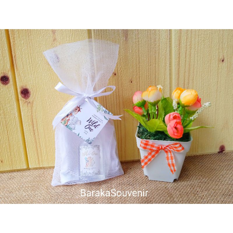 Souvenir hand sanitizer 30 ml 30ml dan masker 2 lapis kemas tile / tulle